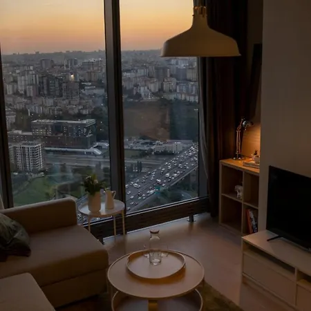 Skyland Apartment *